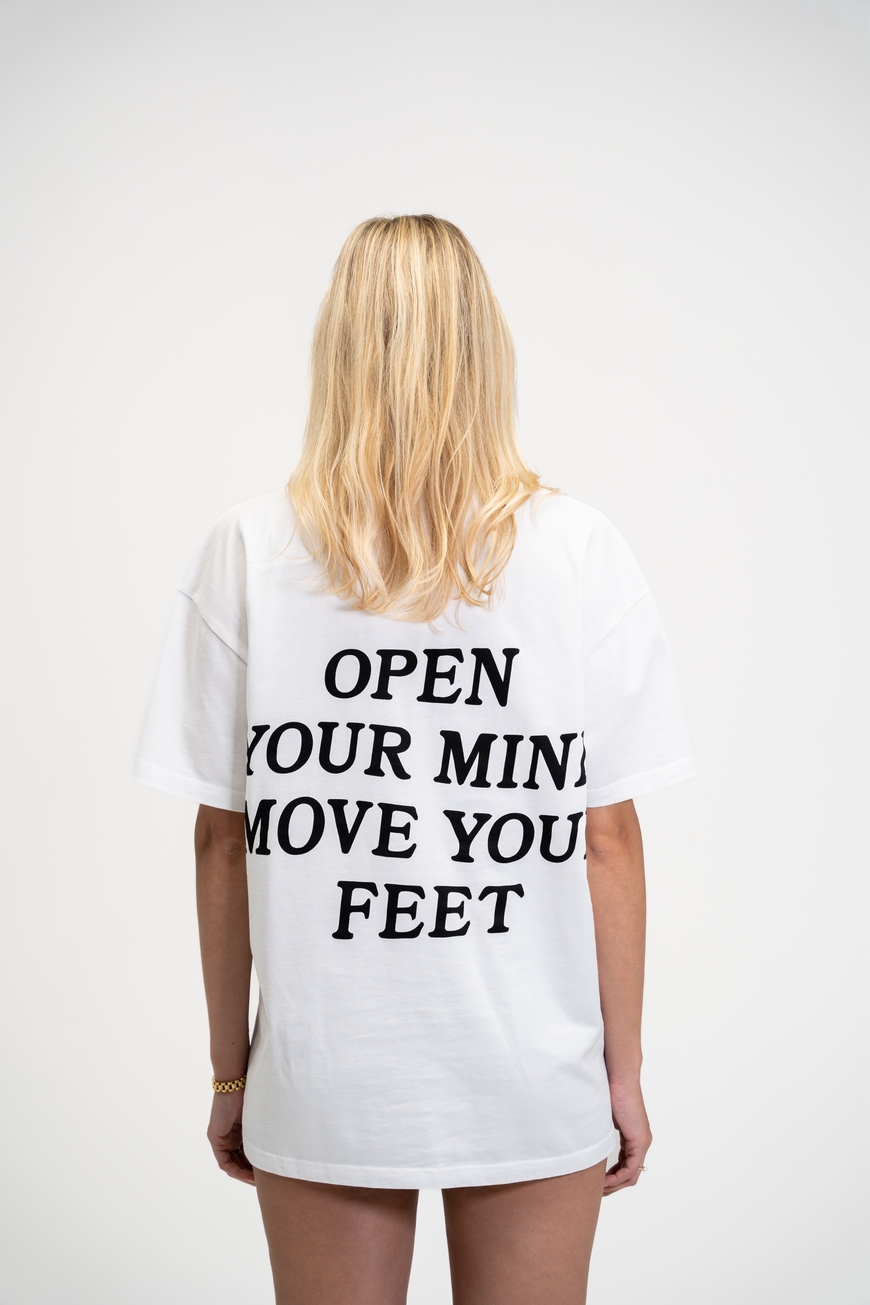 'Move Your Feet’ T-shirt white/black