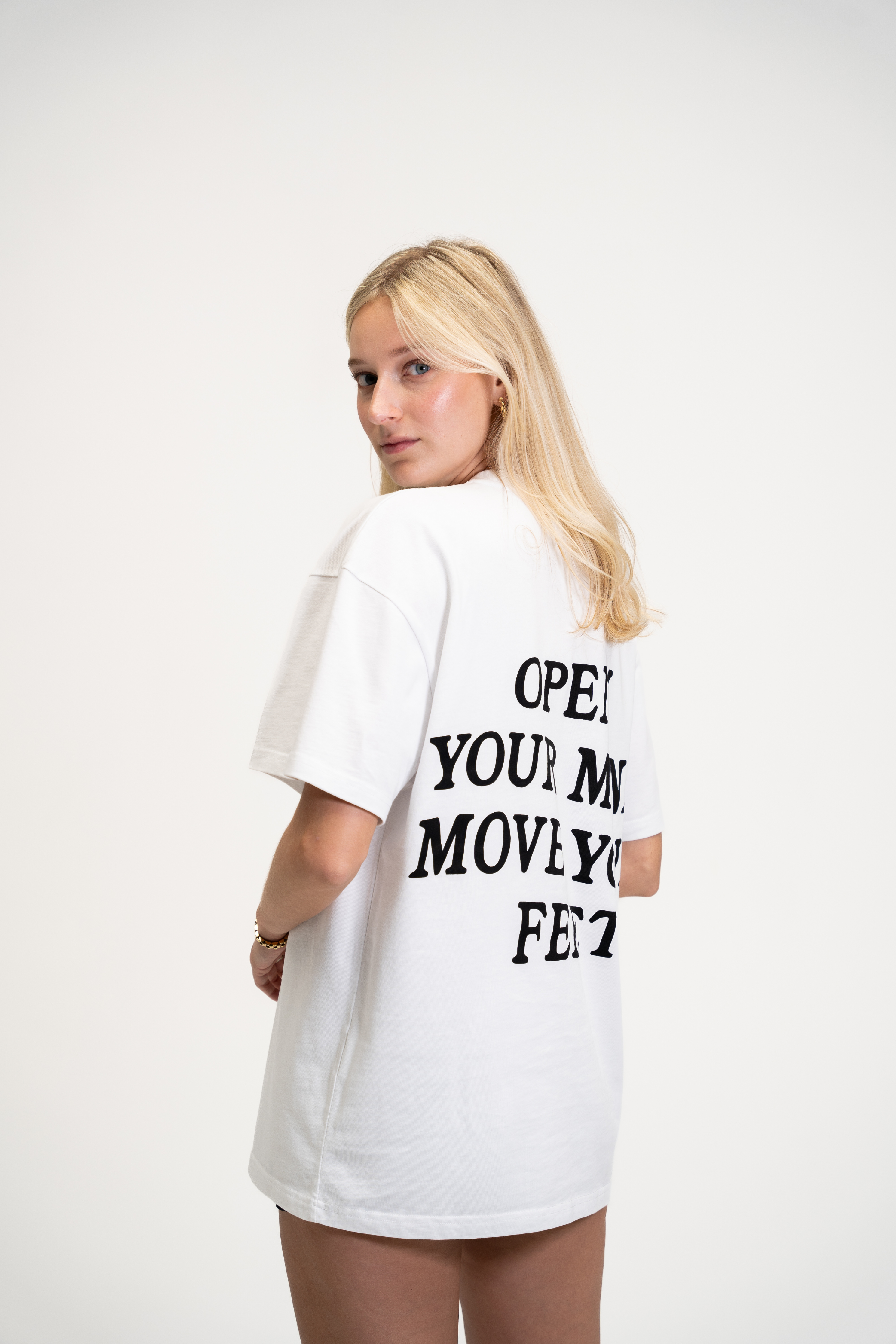'Move Your Feet’ T-shirt white/black